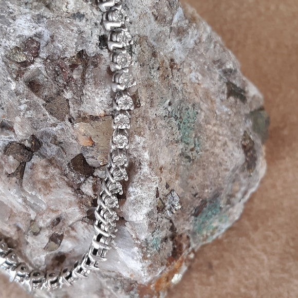 Diamond Tennis Bracelet 71/2 - Picture 8 of 9